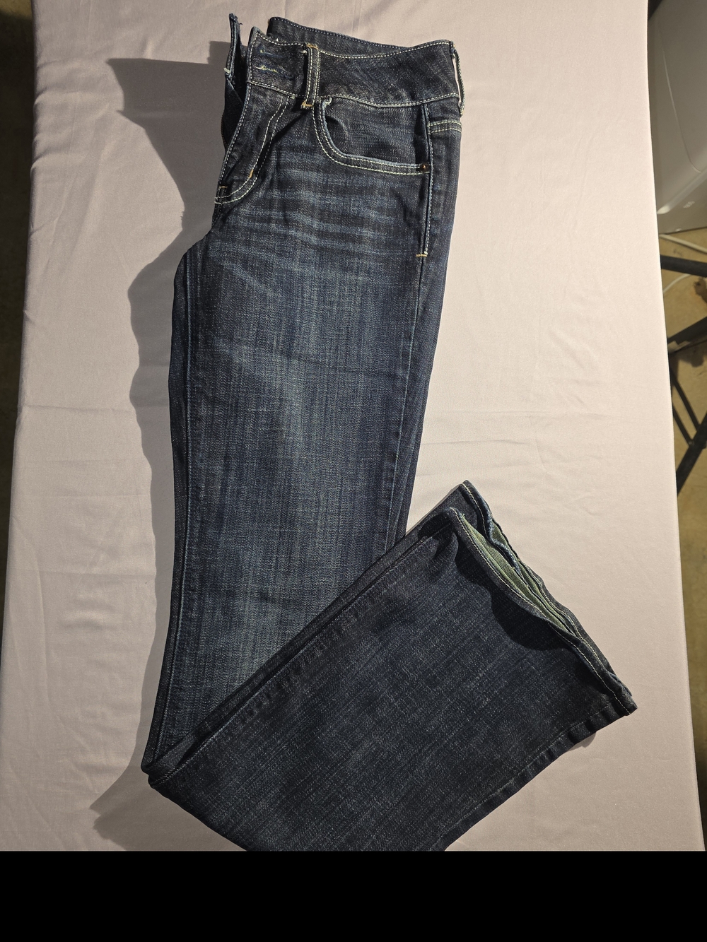 American Eagle Low-Rise Dark Wash Bootcut Jeans 33" Inseam 6L